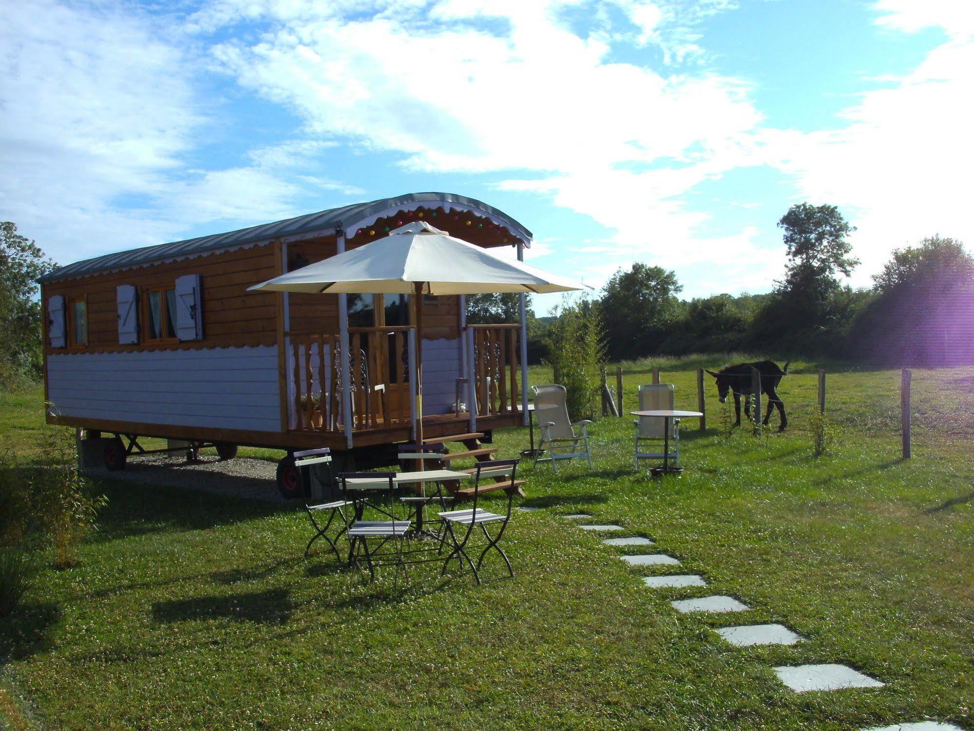 Les Roulottes De La Brauderie Villa Brissarthe Luaran gambar