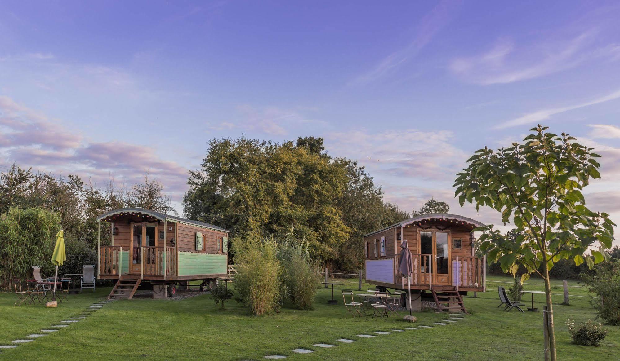 Les Roulottes De La Brauderie Villa Brissarthe Luaran gambar